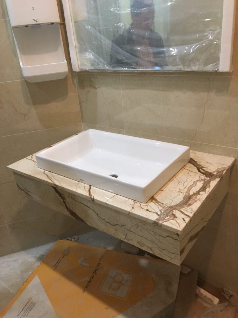 đá lavabo vàng rể cây - Kho Đá Gia Thái