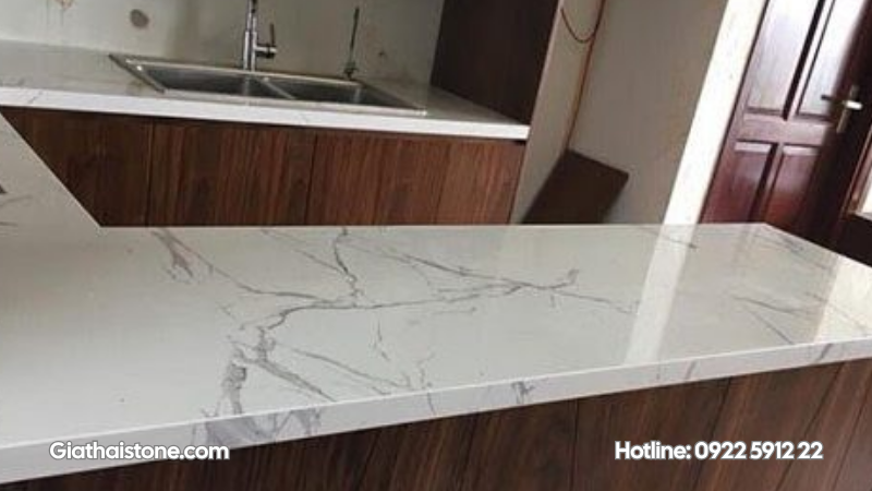 đá bàn bếp thạch anh nhân tạo