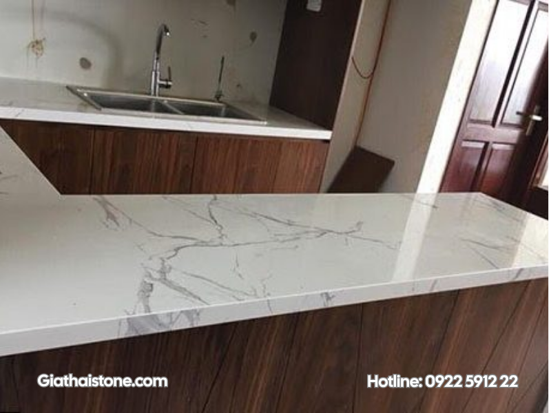 đá bàn bếp thạch anh nhân tạo