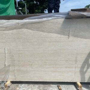 Đá nung kết vân kem Travertine nền be sọc ngang tự nhiên – Kho Đá Gia Thái