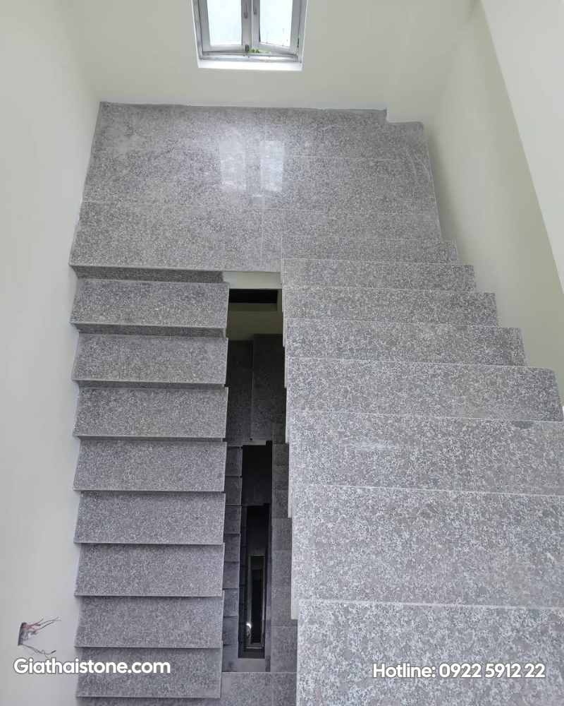 mẫu đá cầu thang đẹp 2026