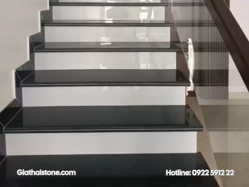 mẫu đá cầu thang đẹp 2026