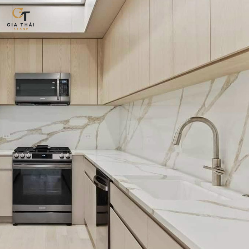Làm mặt bàn bếp đá hết bao nhiêu tiền